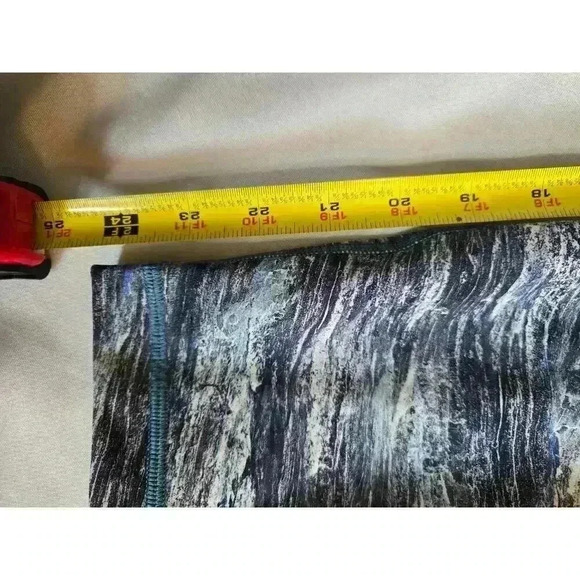 Lululemon Wunder Under Hi-Rise 7/8 Tight (Full-On Luxtreme 25". Size 4 - Picture 8 of 10